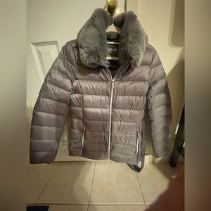 Michael Kors woman’s light weight packable puffer jacket. New without tags.